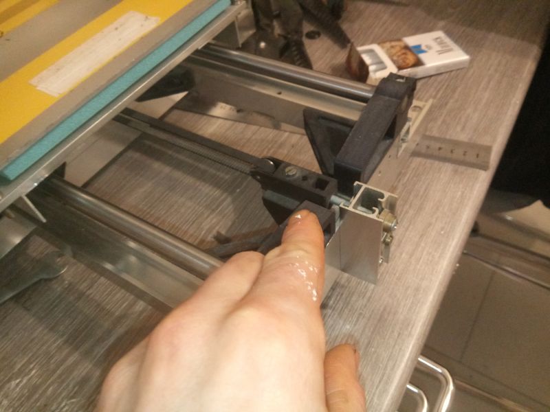 Gdzie kupić twardy wałek 8mm i łożyska do Anet A8? Uszkodzenie po użyciu kombinerek