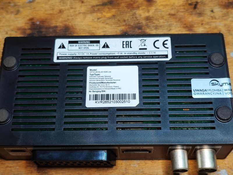 Dekoder telewizji Opticum Blue R265 Lite od spodu
