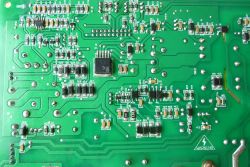 Płytka drukowana z elementami elektronicznymi spawarki Weldman Midi Mig 220