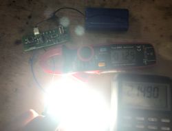 Latarka/Lampka przenośna powerbank USB COB LED HP1807 ładowana z USB