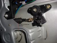 Założenie siłownika centralnego zamka do klapy Astra II