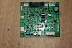 Płytka PCB z elementami elektronicznymi do spawarki MAGNUM MIG 212 PLUS
