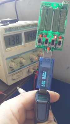 Czteroportowa ładowarka samochodowa Aukey CC-01. Mocna 9,6A