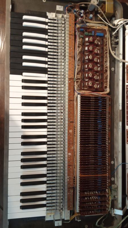 Organy Unitra Eltra B11 - Dźwięk C oktawę wyżej.