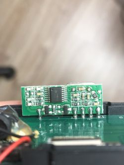 Miejsce podłączenia antenki w sygnalizatorze brań Prologic SMX MKII - instrukcje i zdjęcia