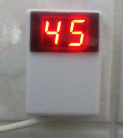 Thermometer with DS18B20 sensor and two-digit LED display