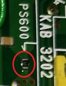 PsOne SCPH 102 nie włącza się - brak zasilania, przypalony element na płycie