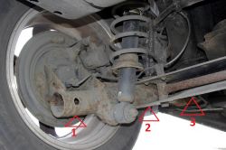 Toyota Corolla E12 lewarowanie - miejsce na podpórki Toyota Corolla E12 lewarowanie - miejsce na podpórki