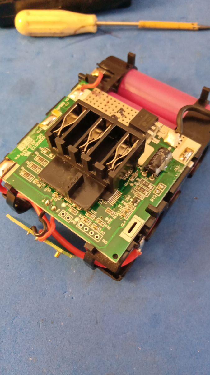 [Rozwiązano] Max prąd i napięcie dla XL4015 w ładowaniu akumulatorów Li ...