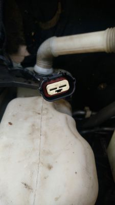 Ducato 2,3 multijet 120 KM - wtyczka pod przednim prawym reflektorem.