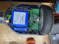 Hoverboard Skymaster. Naładowany wciąż nie działa.