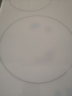 Odbarwienia pod szkłem płyty indukcyjnej Amica PI6141NWSU - przyczyny