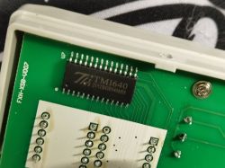 Wnętrze zasilacza Eventek KPS3010D