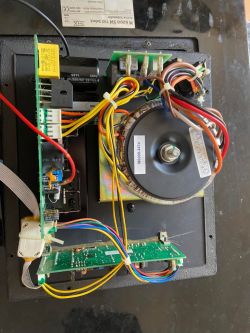 Subwoofer aktywny - brak możliwości uruchomienia suba bez pilota