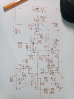 Schemat elektryczny z zaznaczonymi ręcznie notatkami i pomiarami.