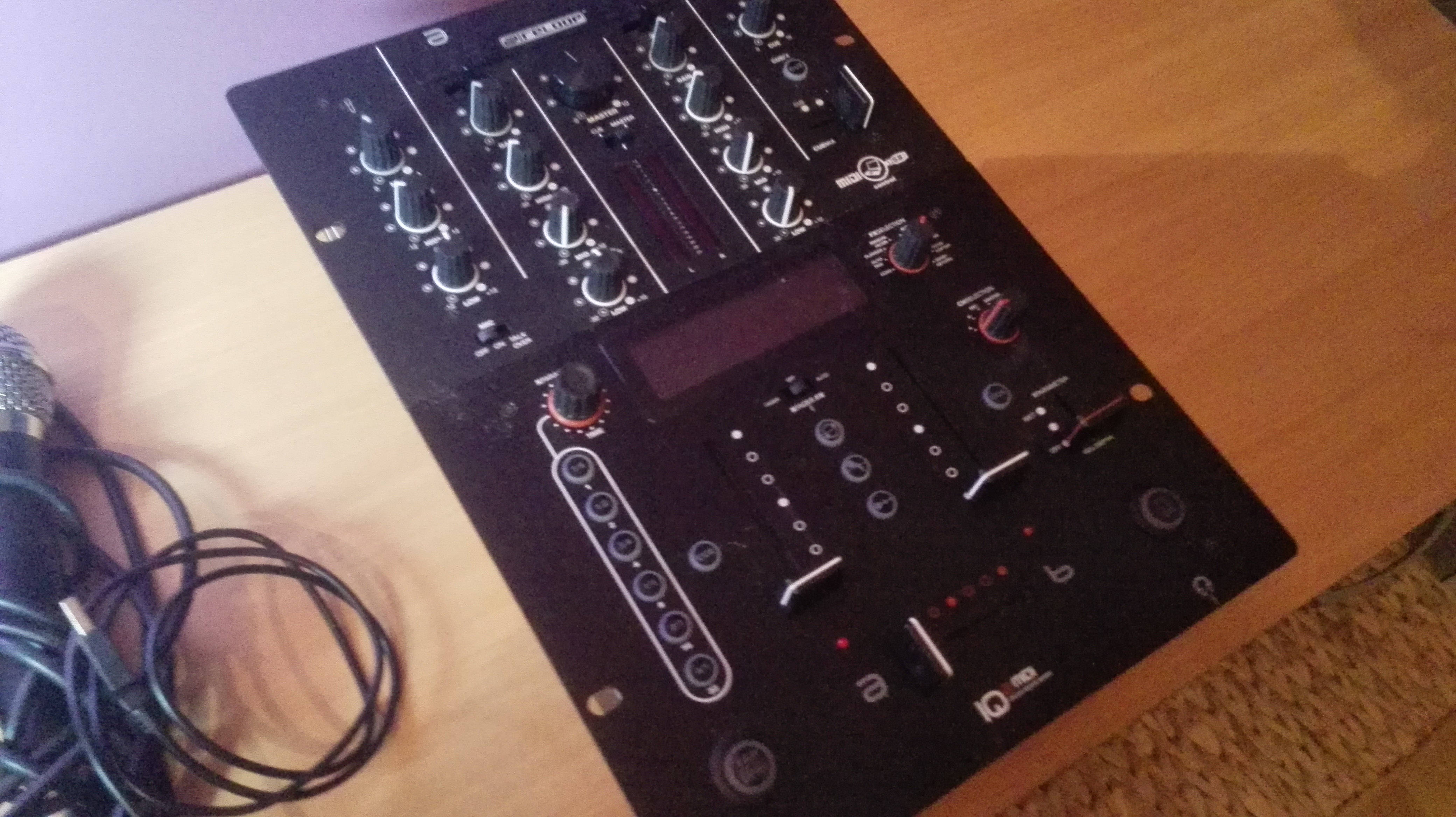 [Sprzedam] Mixer Reloop IQ2 MIDI Praktycznie Nowy