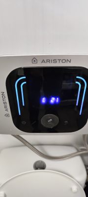 Panel sterowania nagrzewnicy Ariston z błędem E21.