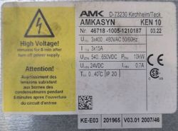 Etykieta urządzenia AMK AMKASYN KEN 10 z ostrzeżeniem „High Voltage” i danymi technicznymi