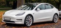 Tesla Model 3 - co ma pod maską po liftingu hardware?