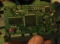 Seagate ST3500620AS - identyfikacja uszkodzonego elementu PCB przy zasilaniu 12V