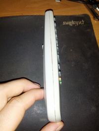 R-46G33 - Pilot nie posiada śrubek w jaki sposób go otworzyć ?