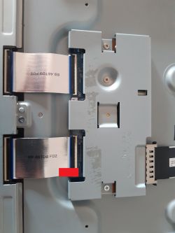 Sony KDL-50W829B - Brak obrazu, podświetlenie i głos działają, problem z prawą taśmą T-con