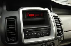 Ustawianie zegara w Renault Trafic II - brak opcji w ustawieniach radia