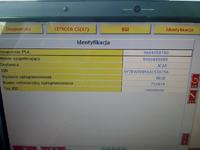 Dlaczego ustawienia licznika C5 X7 2010 resetują się po wyłączeniu auta?