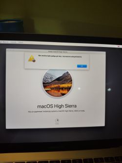 Komunikat o błędzie podczas instalacji macOS High Sierra.
