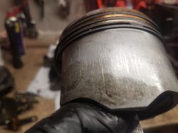B&S 12.5 HP Engine: Piston Ring Replacement, Scratches on Piston Surface - Is it Suitable?