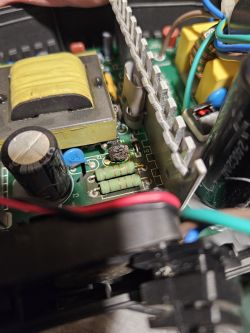 Szukam schematu blokowego oraz okablowania ładowarki Schumacher SCI10