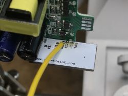'Żarówka' LED WiFi RGBCW Tuya - wnętrze, programowanie, BK7231N