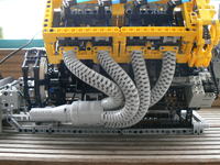 Silnik V8 z klocków LEGO