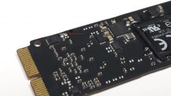 MacBook Pro A1502: Uszkodzony dysk SSD po upadku, brakujący element - identyfikacja