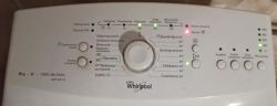 Panel sterowania pralki Whirlpool AWE 60110 z zapalonymi kontrolkami: Serwis, Stop płukanie i Wirowanie/Wypomp.