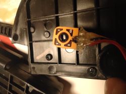 Zbliżenie na potencjometr w przepustnicy Logitech Saitek Quadrant Throttle.