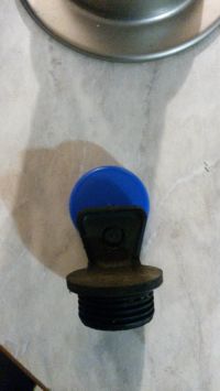 VW Golf 1.9 TDI - Plastikowa nakrętka/korek-motylek - co to jest?