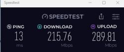 Wyniki testu prędkości internetu pokazujące ping 13 ms, pobieranie 215,76 Mbps i wysyłanie 289,81 Mbps.