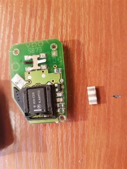 A4 / B5 - Odpadł element smd pilota - prośba o indentyfikacje
