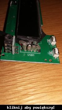 Naprawa wyrwanego portu USB w radiu ciągnika - czy to możliwe?