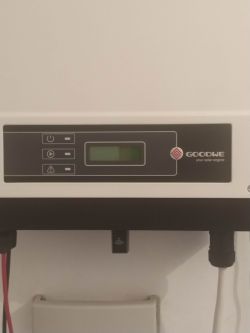 PV Inverter Not Starting Up: 2.5kW Installation, 8 Panels - How Long to Charge & How to Check?