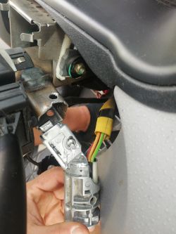 Citroen C3 1.4 HDI 2005: Locked Ignition, Key Removal & Steering Wheel Lock Issues