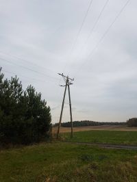 How to recognize the network voltage by the appearance of a power pole?