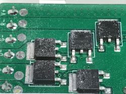 MOSFET Transistors on Miboxer FUT037W+ Controller PCB Close-up of a circuit board with MOSFET transistors in the Miboxer FUT037W+ controller