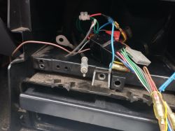 Chrysler Lebaron 1989r - Nieudane podłączenie radia, biała płaska wtyczka, kable