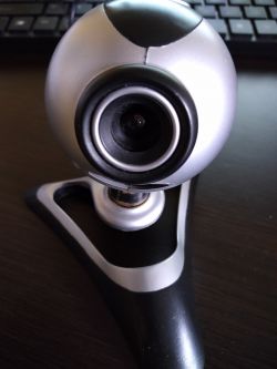 Jak znaleźć sterowniki do starej kamery PC bez modelu?
