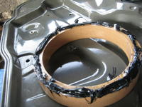 wygłuszenie drzwi oraz montaż zestawów głosników w VW golfie IV.własna produkcja