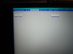 Ekran laptopa Acer Aspire A715-51G pokazujący ustawienia BIOS z aktywnymi opcjami Intel VT-X i VT-D.