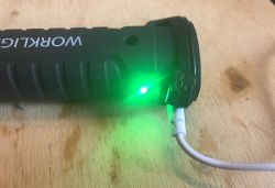 Recenzja i wnętrze latarki Worklight W-52 ładowanej przez USB Recenzja i wnętrze latarki Worklight W-52 ładowanej przez USB