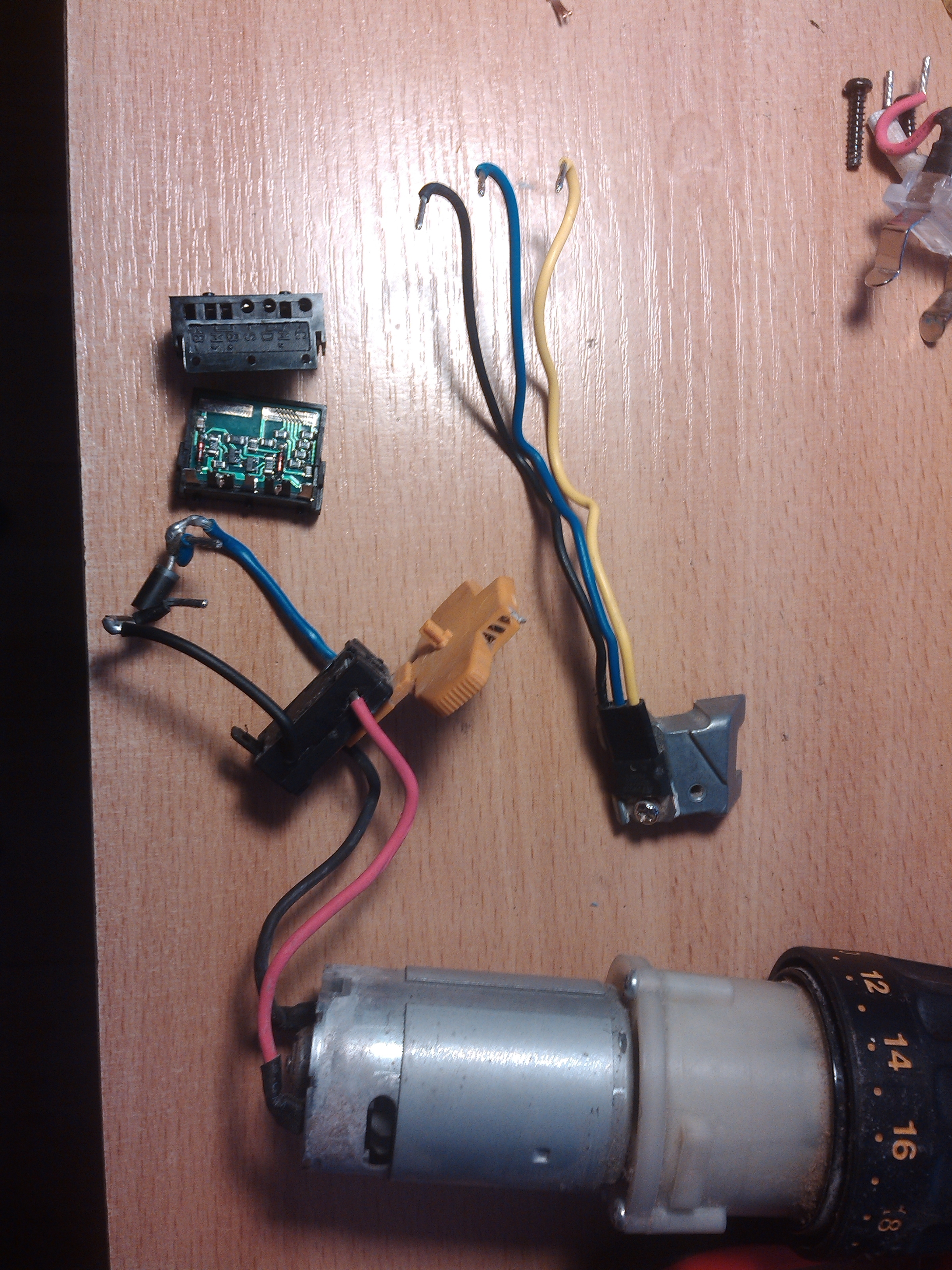 RYOBI BD-1200BG - Jak podłączyć kable w wkrętarce po rozebraniu włącznika?